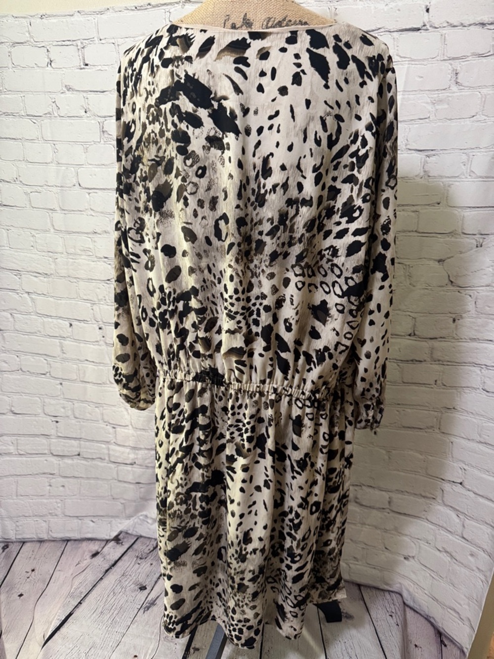 Like new Vince Camuto Animal Print Long Sleeve Blouson Dress - Black & Cream - Picture 6 of 10